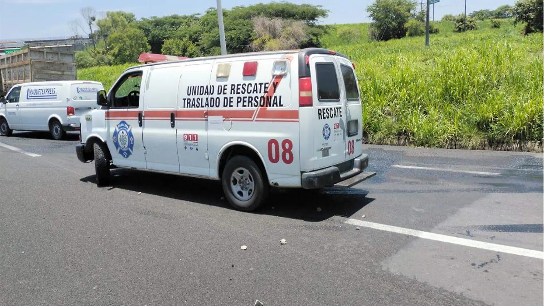 Ambulancia en volcadura de tráiler en La Antigua